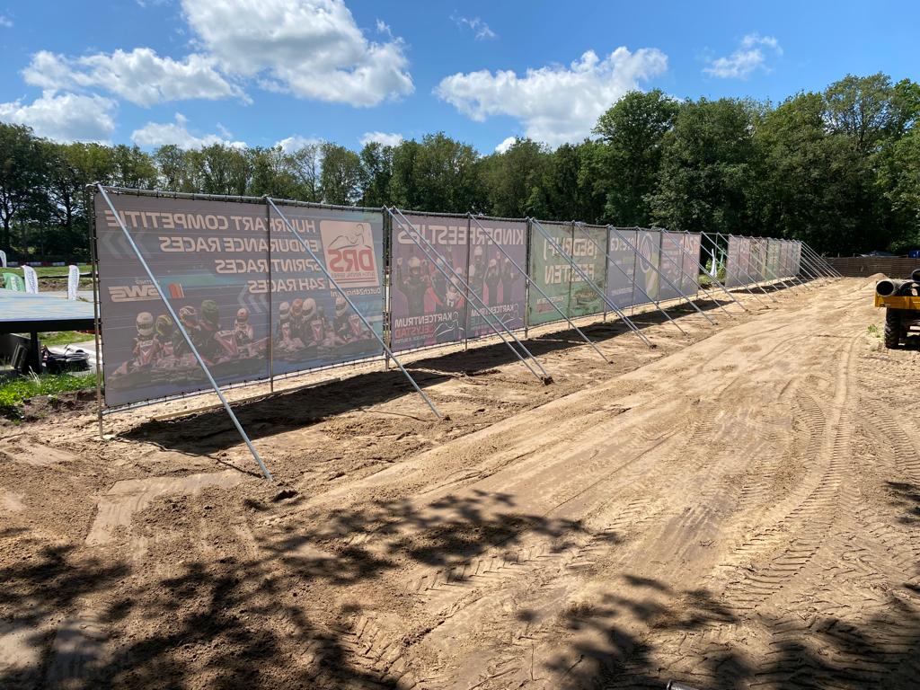 Reclamezuilen geplaats 3,5x66m @Kartbaan Zwolle